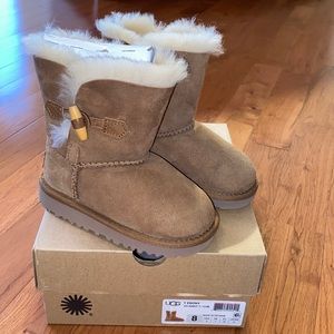 UGG
Genuine Sheepskin Ebony Boot